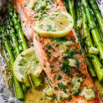 Baked Salmon in Foil Packs with Asparagus